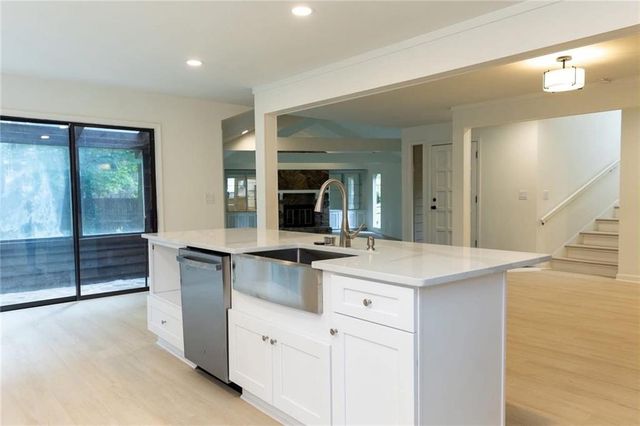 125 Saddle Creek Court, Roswell, GA 30076