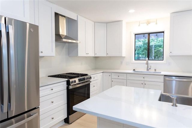 125 Saddle Creek Court, Roswell, GA 30076