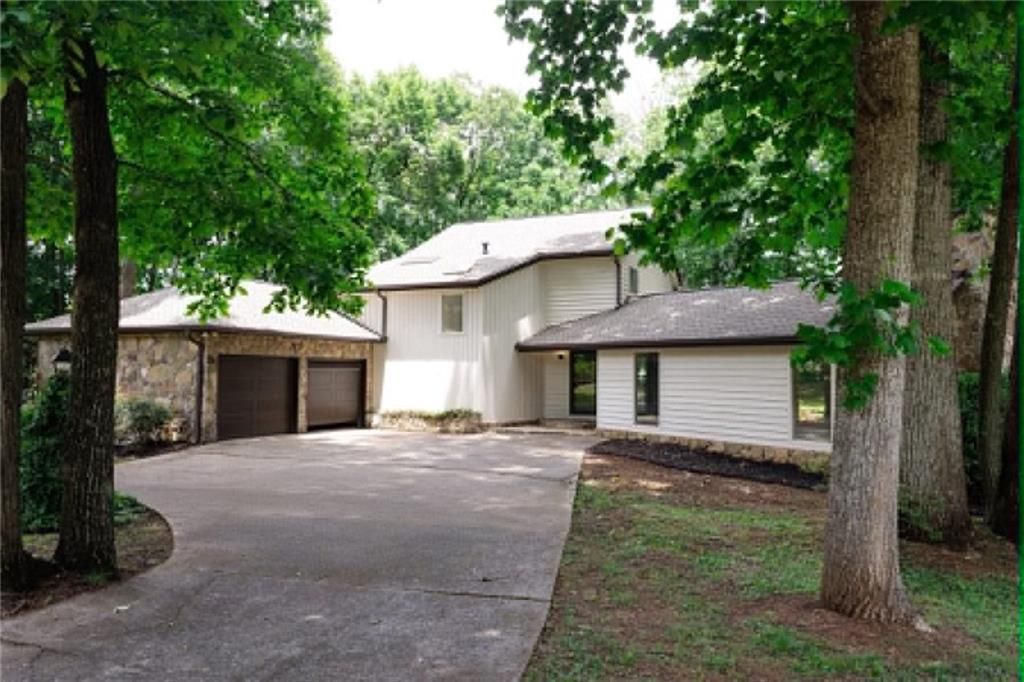 125 Saddle Creek Court, Roswell, GA 30076