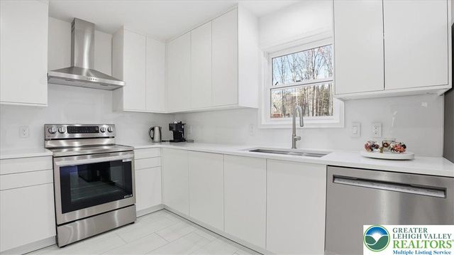 2312 Cramer Court, Lehman Twp, PA 18324