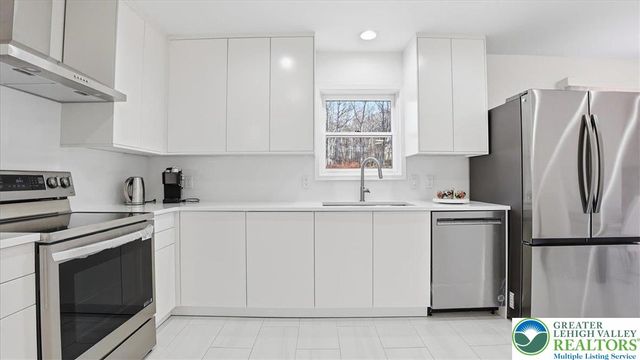 2312 Cramer Court, Lehman Twp, PA 18324