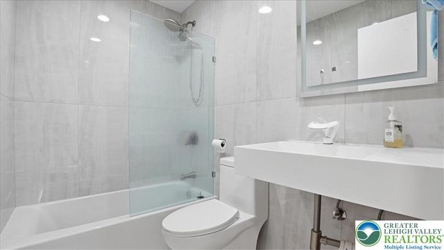 2312 Cramer Court, Lehman Twp, PA 18324