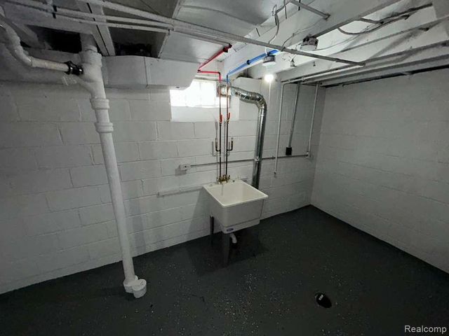 18292 Mendota Street, Detroit, MI 48221