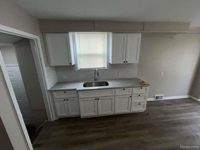 18292 Mendota Street, Detroit, MI 48221