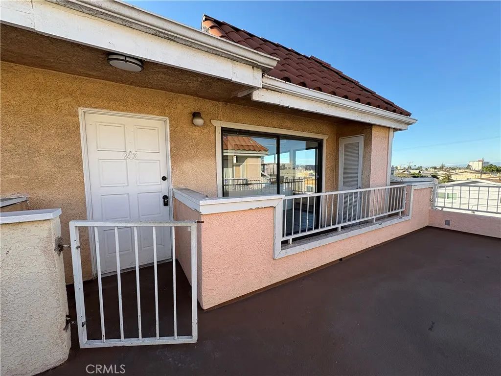1168 E 10th Street 213, Long Beach, CA 90813