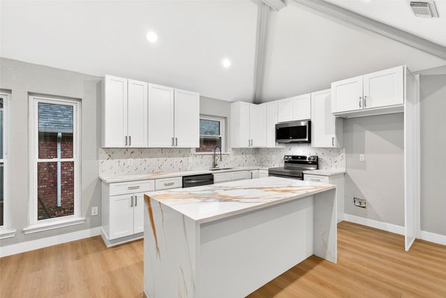 1316 Royal Palm Lane, Carrollton, TX 75007