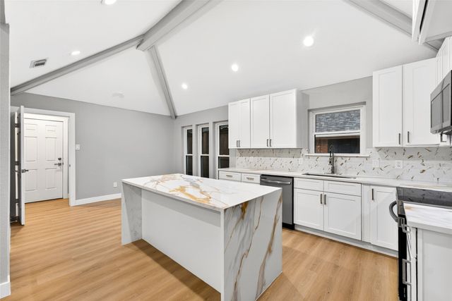 1316 Royal Palm Lane, Carrollton, TX 75007