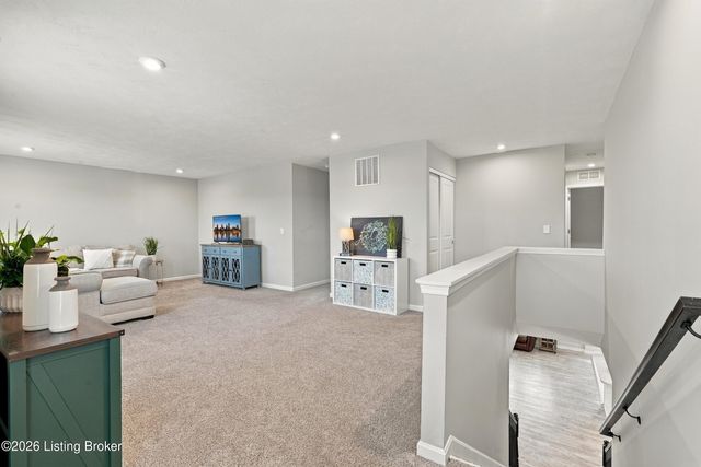 228 Magnolia Dr, Shepherdsville, KY 40165