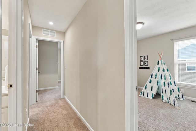 228 Magnolia Dr, Shepherdsville, KY 40165