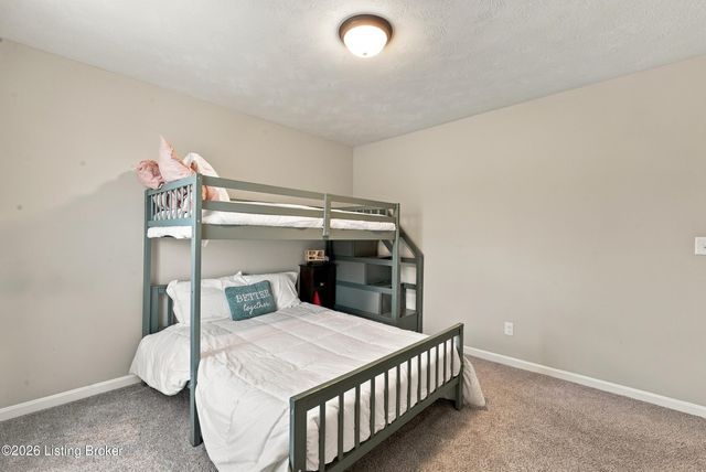228 Magnolia Dr, Shepherdsville, KY 40165