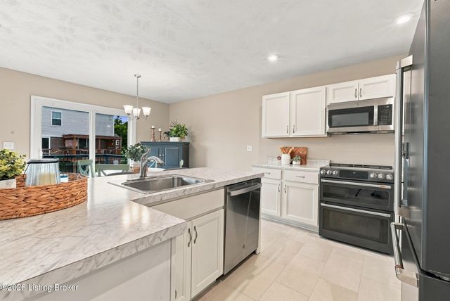 228 Magnolia Dr, Shepherdsville, KY 40165