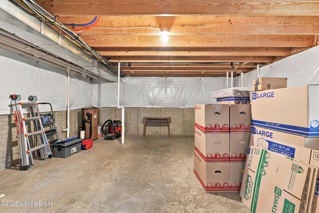 228 Magnolia Dr, Shepherdsville, KY 40165