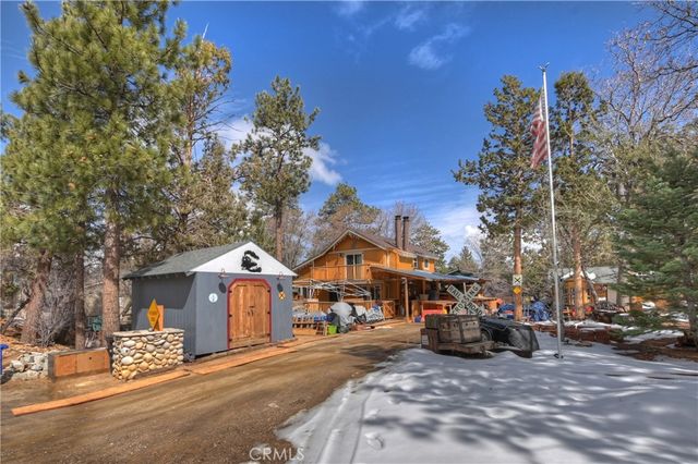 581 Highland Lane, Sugarloaf, CA 92386