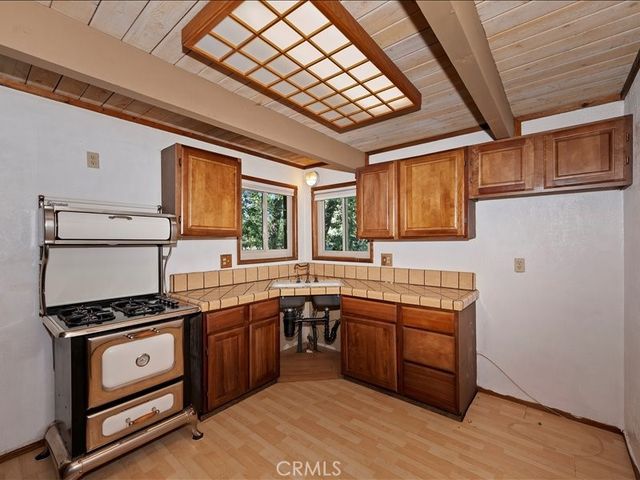 581 Highland Lane, Sugarloaf, CA 92386