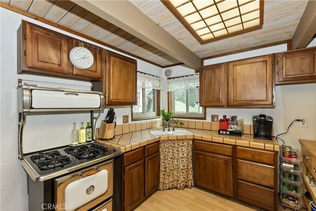 581 Highland Lane, Sugarloaf, CA 92386
