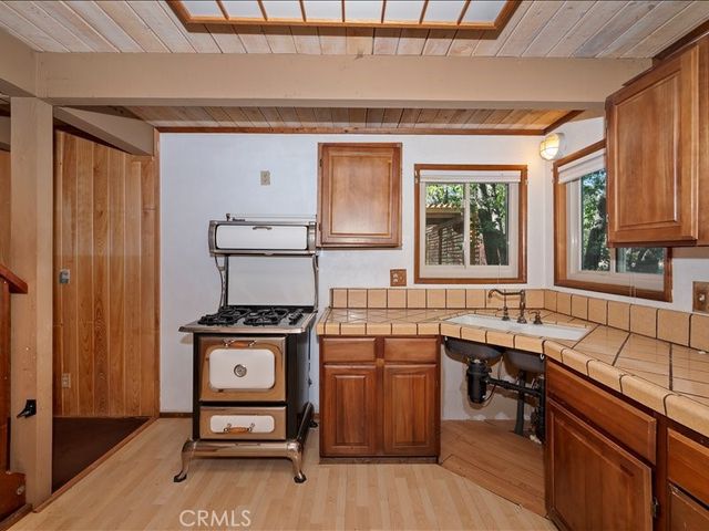 581 Highland Lane, Sugarloaf, CA 92386