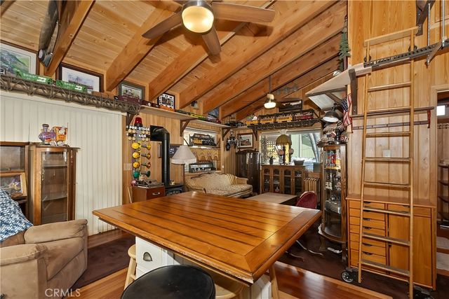 581 Highland Lane, Sugarloaf, CA 92386