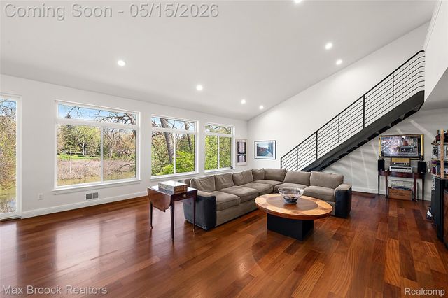 2404 Uplong Street, West Bloomfield Charter Township, MI 48324