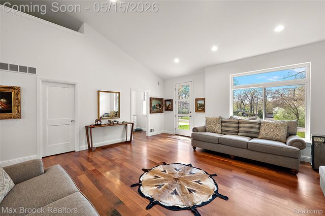 2404 Uplong Street, West Bloomfield Charter Township, MI 48324
