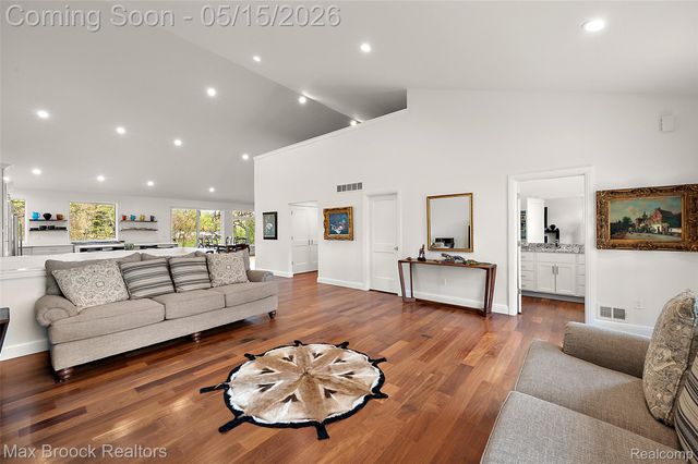 2404 Uplong Street, West Bloomfield Charter Township, MI 48324