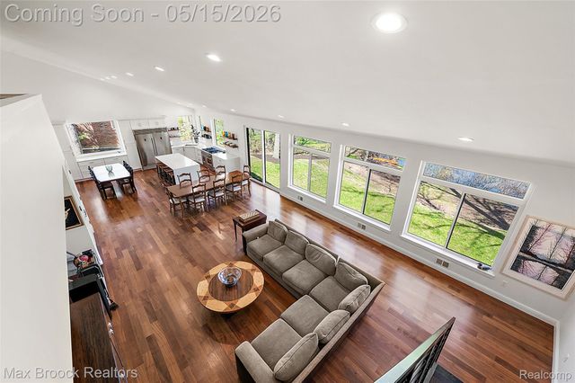 2404 Uplong Street, West Bloomfield Charter Township, MI 48324