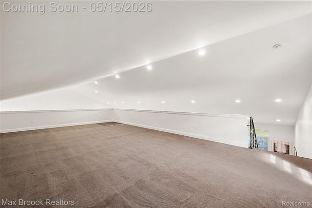 2404 Uplong Street, West Bloomfield Charter Township, MI 48324