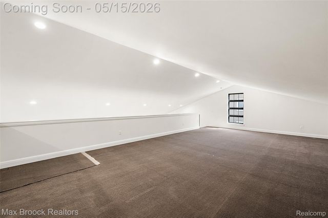 2404 Uplong Street, West Bloomfield Charter Township, MI 48324
