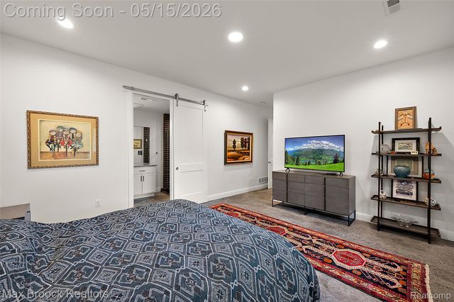 2404 Uplong Street, West Bloomfield Charter Township, MI 48324