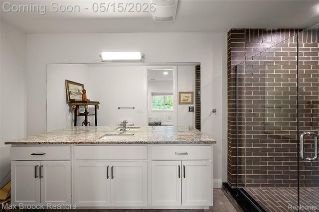 2404 Uplong Street, West Bloomfield Charter Township, MI 48324