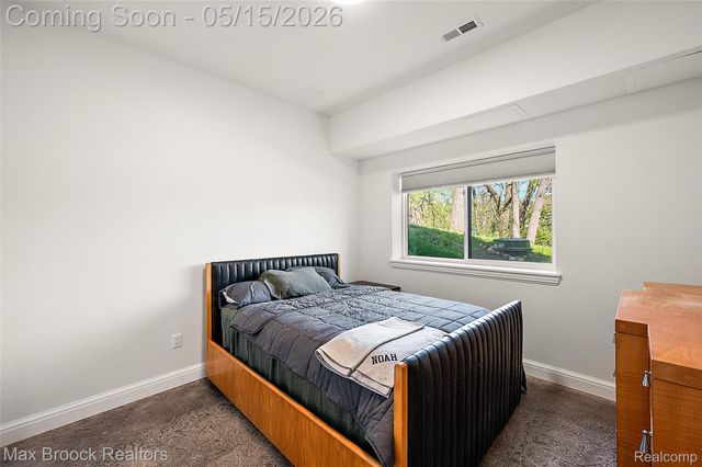 2404 Uplong Street, West Bloomfield Charter Township, MI 48324
