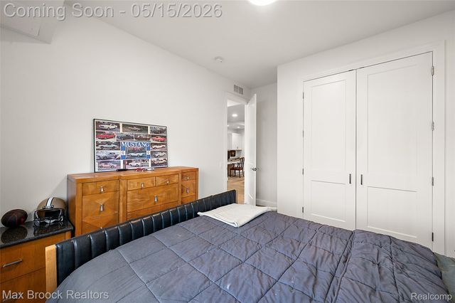 2404 Uplong Street, West Bloomfield Charter Township, MI 48324