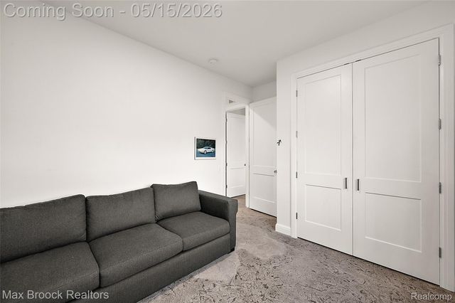 2404 Uplong Street, West Bloomfield Charter Township, MI 48324