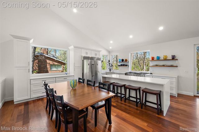 2404 Uplong Street, West Bloomfield Charter Township, MI 48324