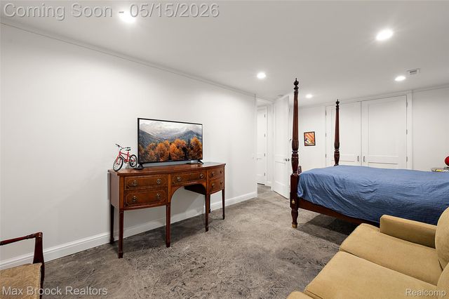 2404 Uplong Street, West Bloomfield Charter Township, MI 48324