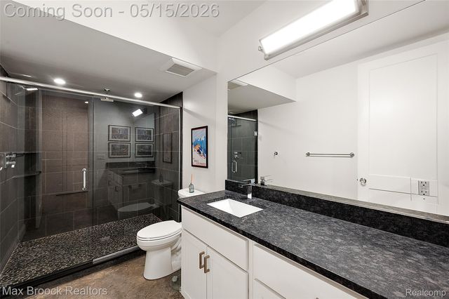2404 Uplong Street, West Bloomfield Charter Township, MI 48324