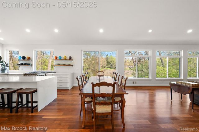 2404 Uplong Street, West Bloomfield Charter Township, MI 48324
