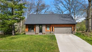 2404 Uplong Street, West Bloomfield Charter Township, MI 48324