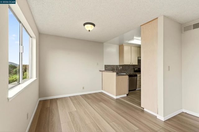 108 Saint Michaels Ct, Daly City, CA 94015