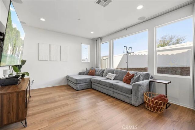 18175 Meridian Lane, Saugus, CA 91350