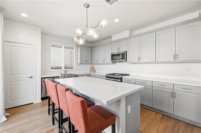 18175 Meridian Lane, Saugus, CA 91350