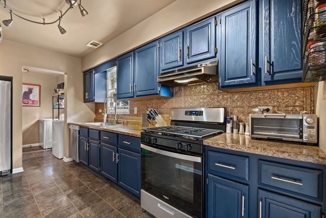 1934 W RACE Avenue, Chicago, IL 60622