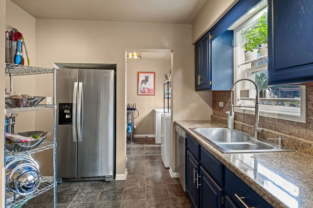 1934 W RACE Avenue, Chicago, IL 60622