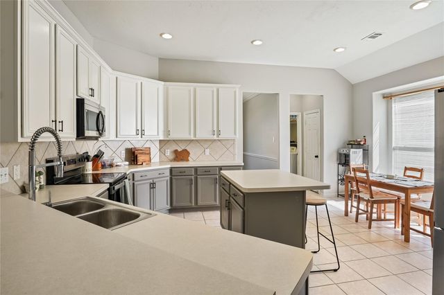 5710 Shady Hollow Court, Rosharon, TX 77583