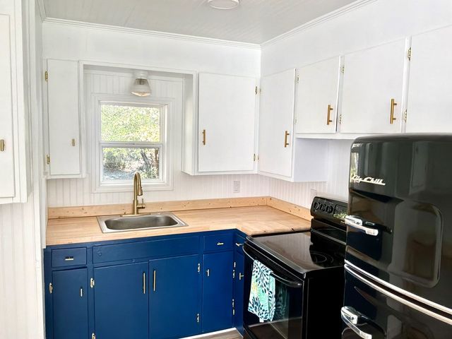 498 Court Street, Slocomb, AL 36375