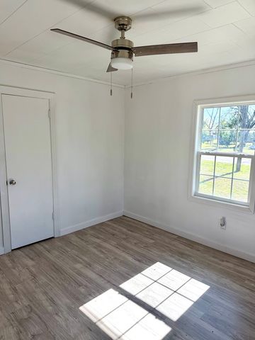 498 Court Street, Slocomb, AL 36375