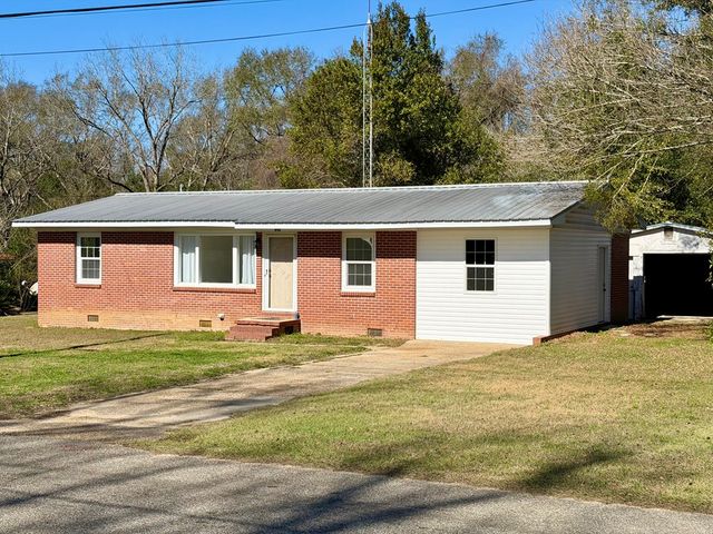 498 Court Street, Slocomb, AL 36375