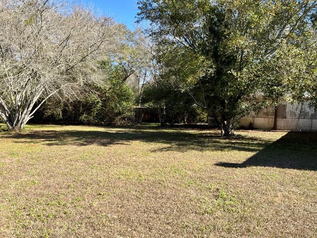 498 Court Street, Slocomb, AL 36375