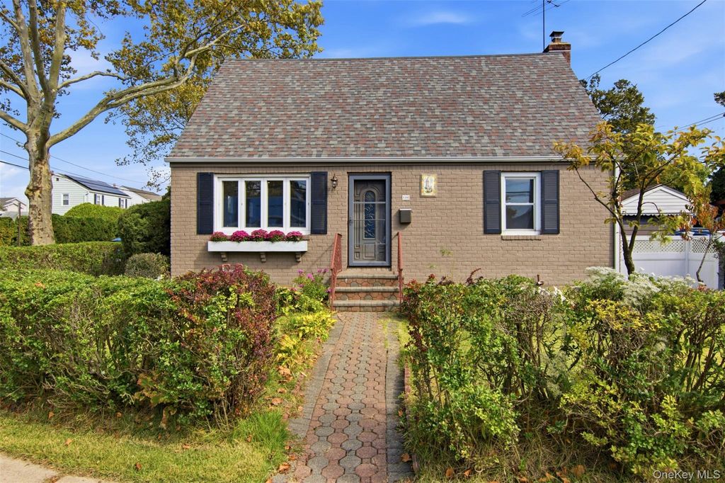336 Herricks Road, Mineola, NY 11501 — exterior