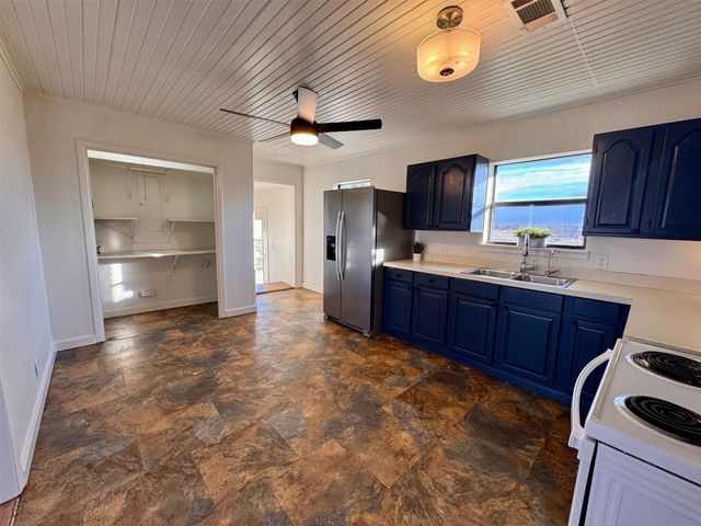 207 County Road 3214, Bridgeport, TX 76426