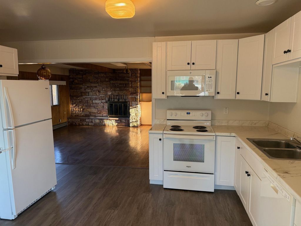103 14th AVE, Lewistown, MT 59457 photo 3